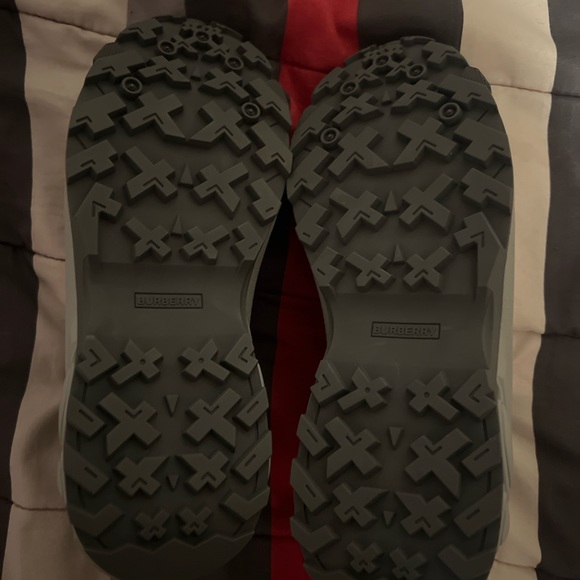 Burberry Sneaker Brand New - Picture 5 of 6